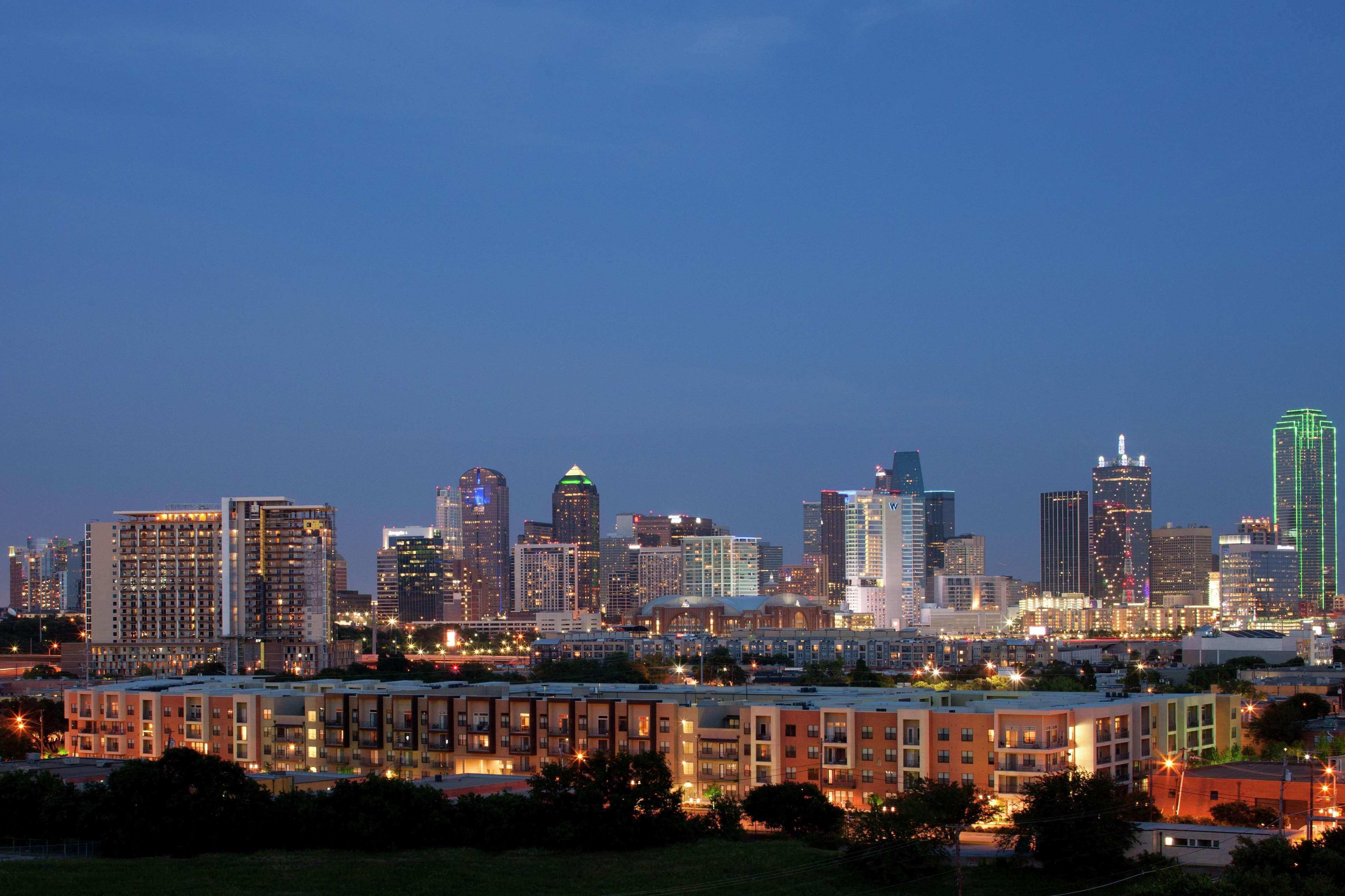 Doubletree By Hilton Dallas Market Center Eksteriør bilde