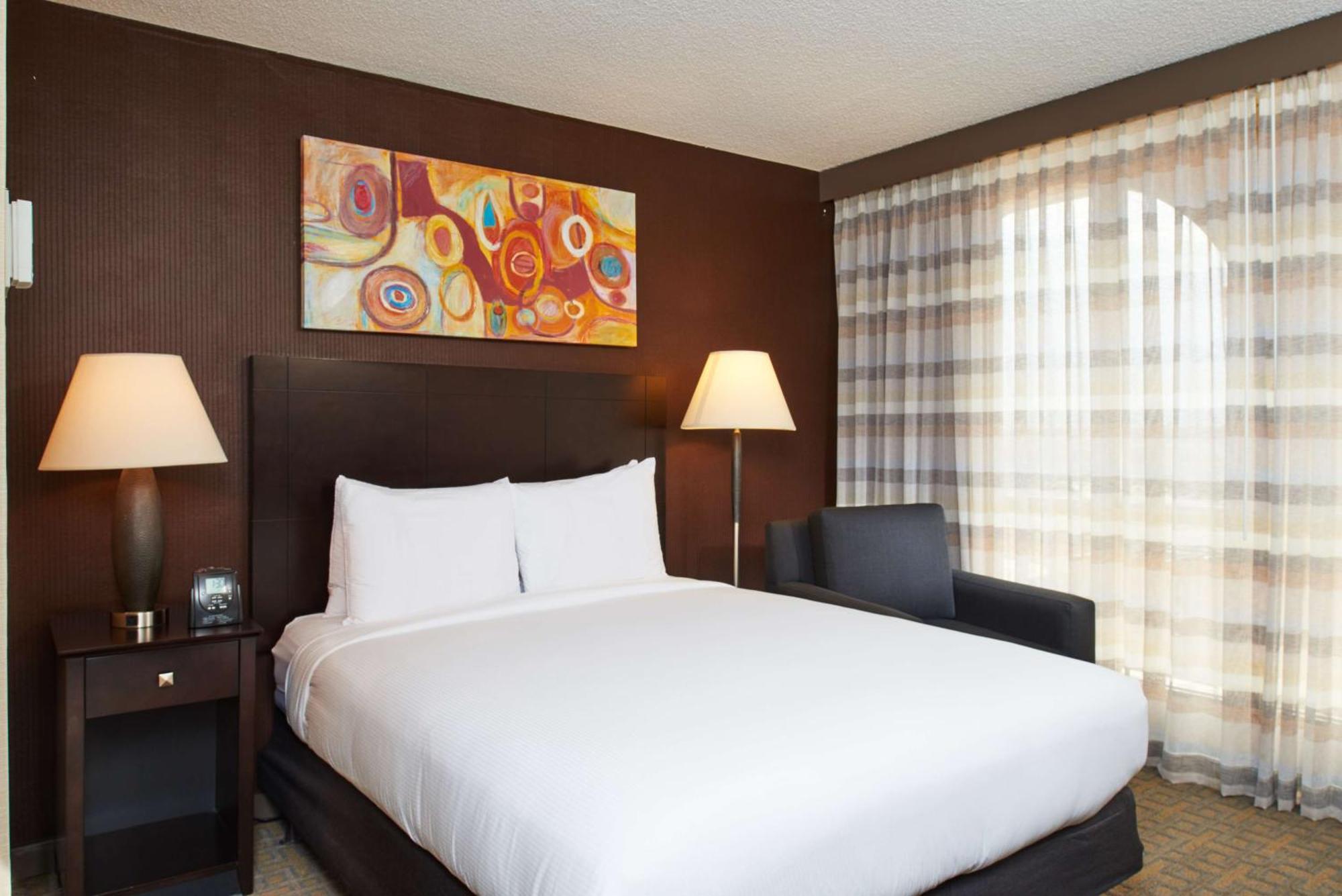 Doubletree By Hilton Dallas Market Center Eksteriør bilde