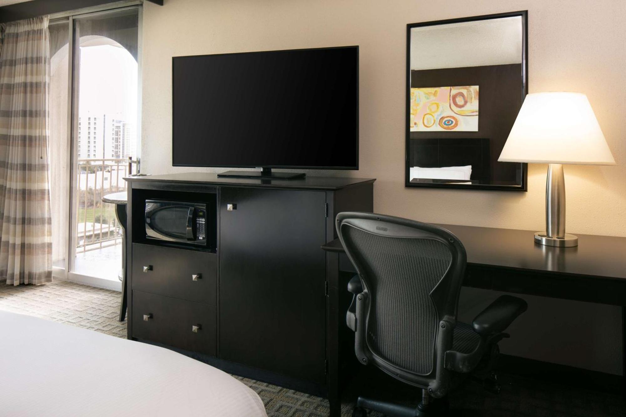 Doubletree By Hilton Dallas Market Center Eksteriør bilde