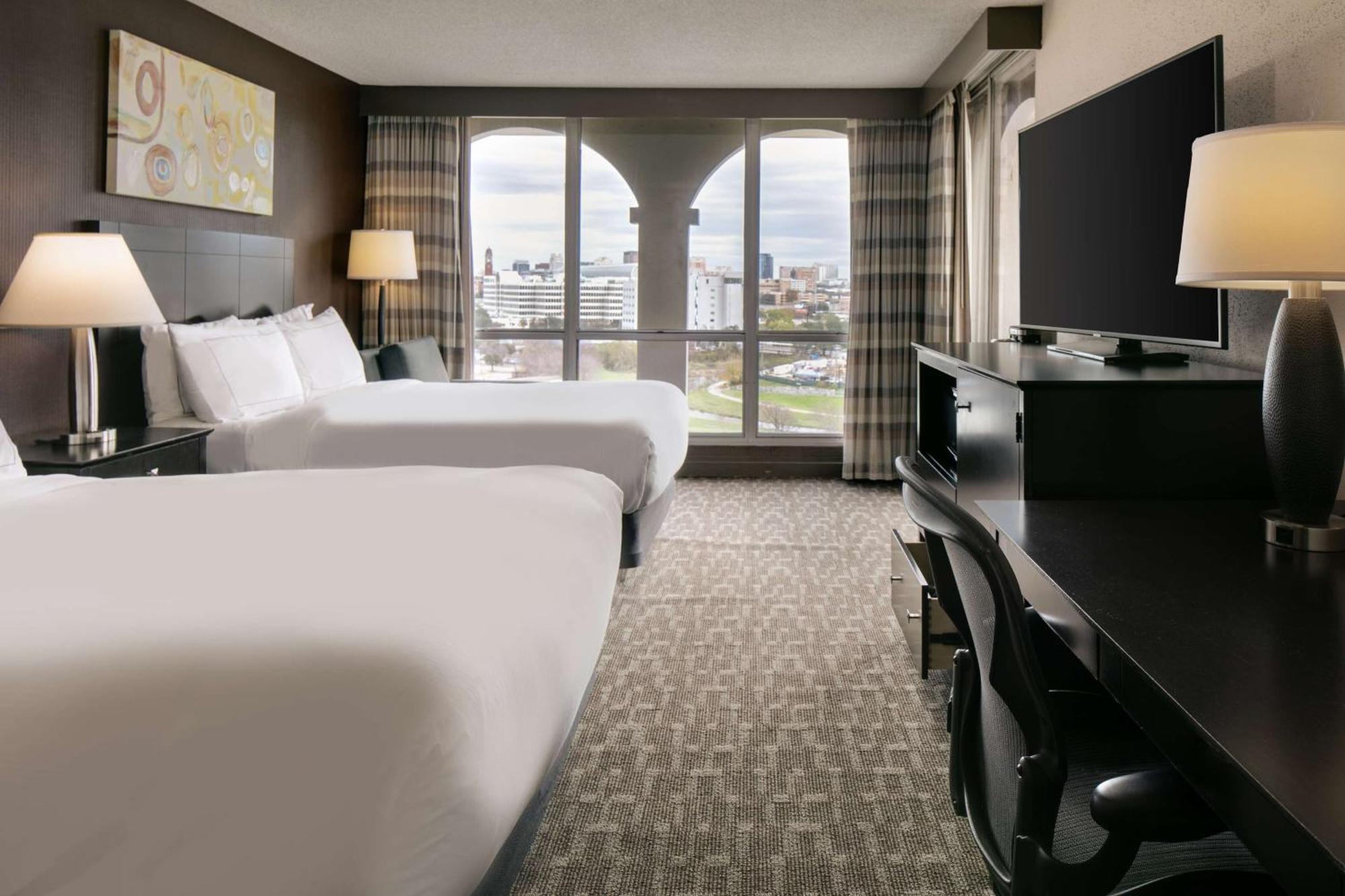 Doubletree By Hilton Dallas Market Center Eksteriør bilde