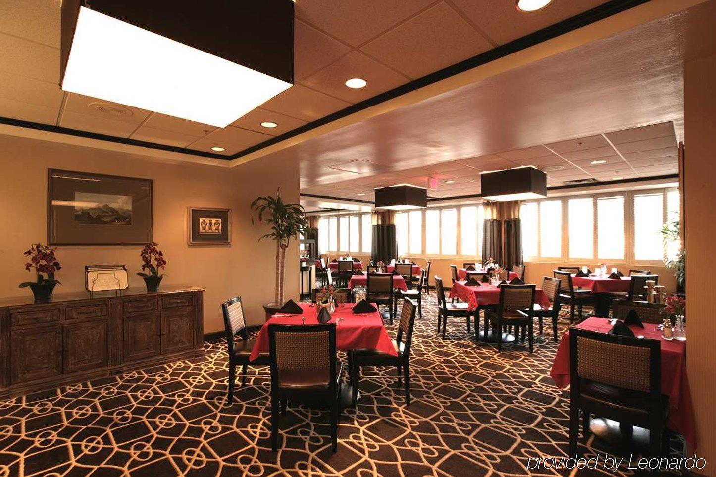 Doubletree By Hilton Dallas Market Center Restaurant bilde