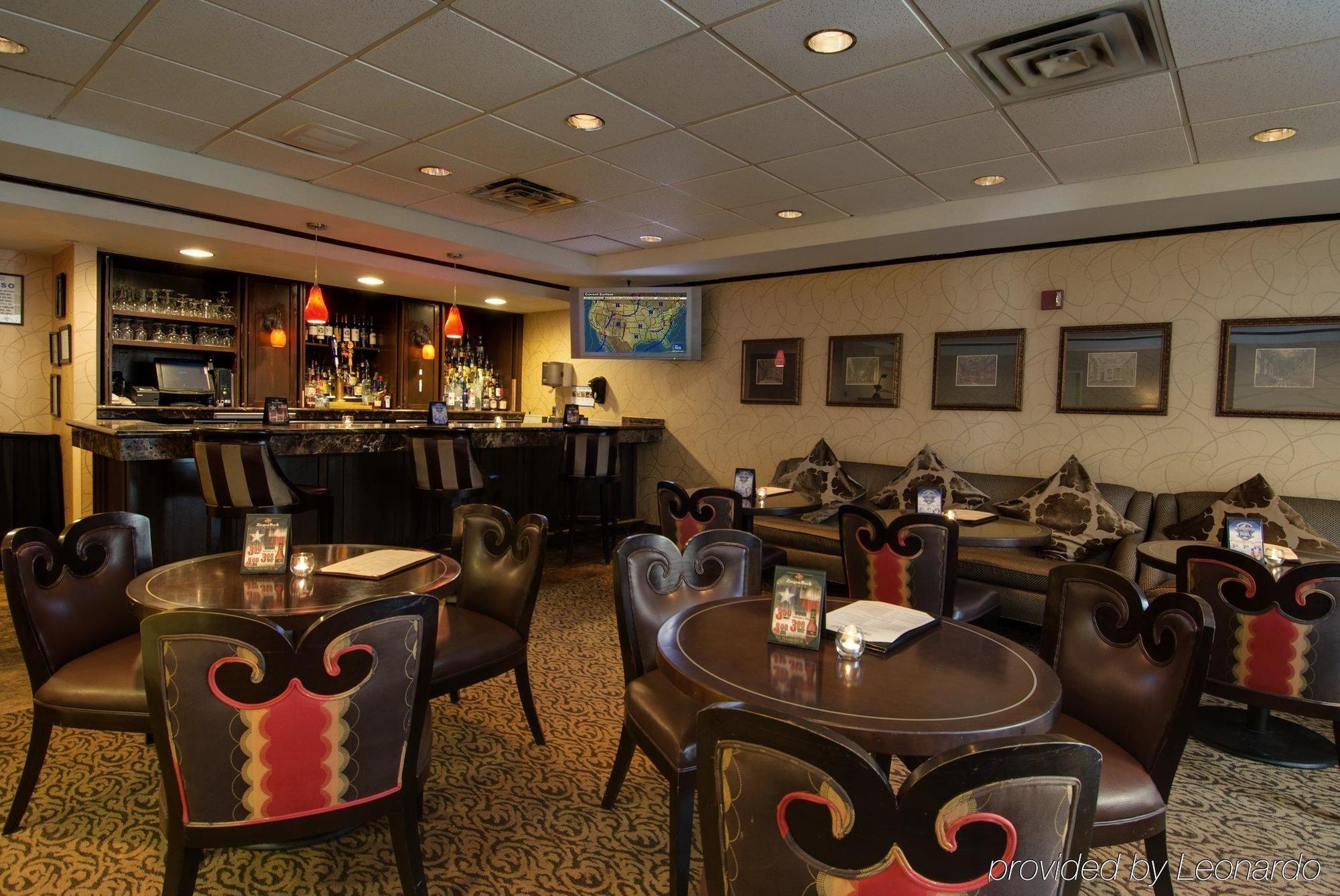 Doubletree By Hilton Dallas Market Center Restaurant bilde